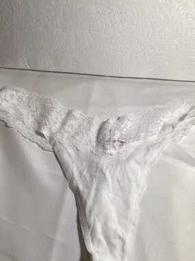 Victoria's Secret White Lace Cotton-Blend Thong